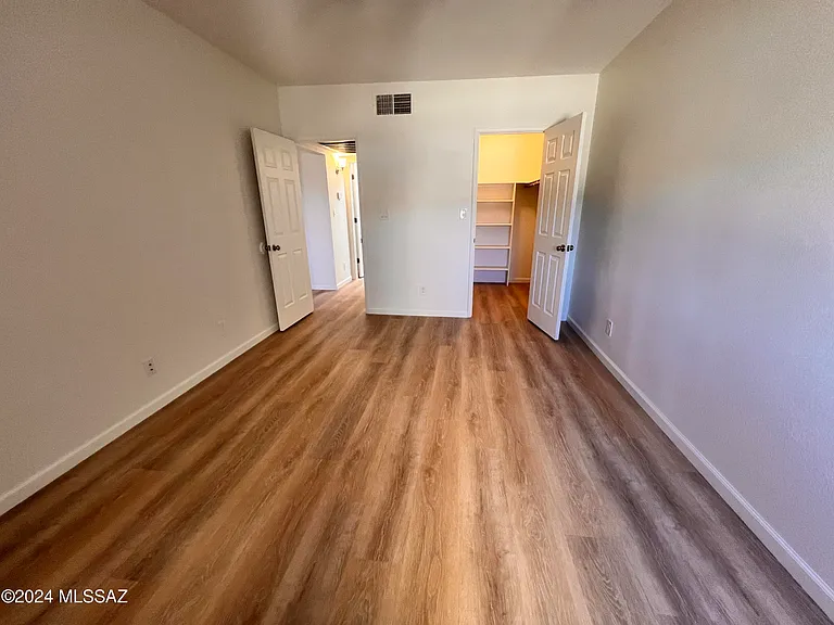 5500 N Valley View Rd #231 — Photo 16