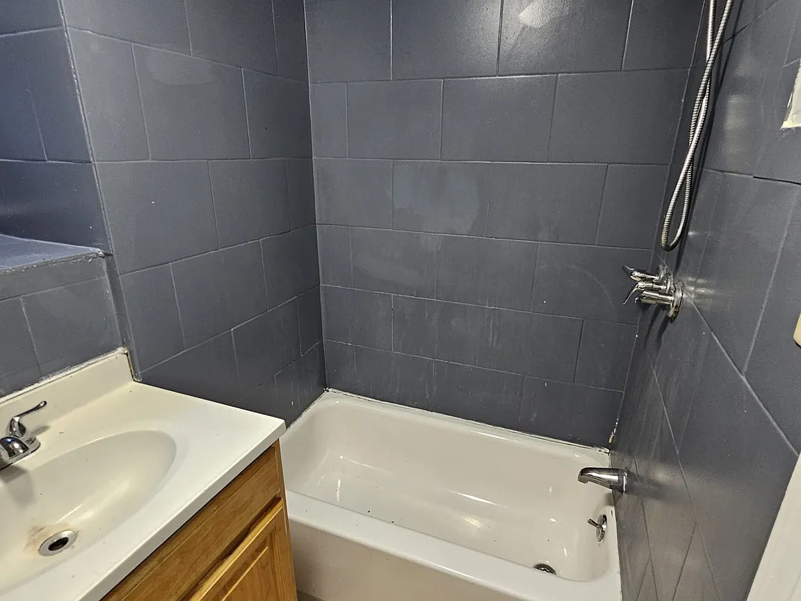 1183 Broad St #B — photo 5 of 5