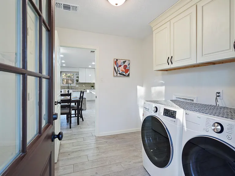 27403 Caperidge Dr — Photo 10