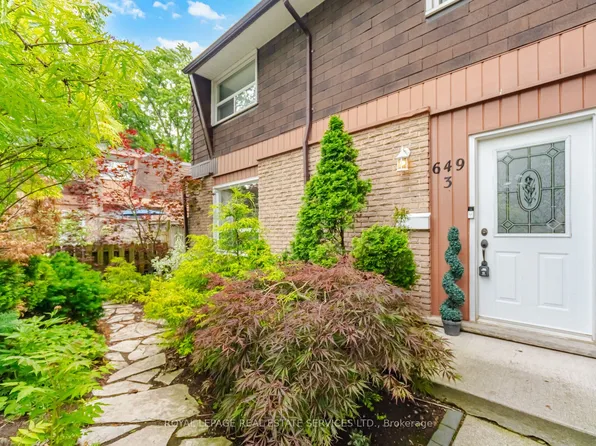 649 Francis Rd #3, Burlington, ON L7T 3X6