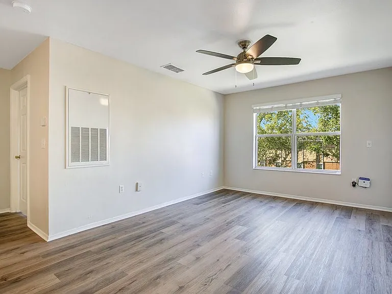 Fountain Place Apartments | 1 & 2 Bedroom Apartments Available-Offering May Rent Free — Photo 27