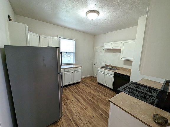 4th image of 1164 E Donald St