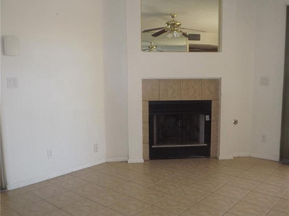 5th image of 870 N Sloan Ln APT 101