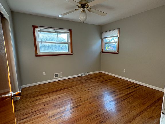 5th image of 15466 Richmond St