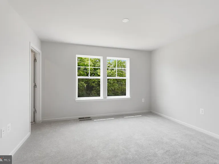 241 Monteith Dr — Photo 15