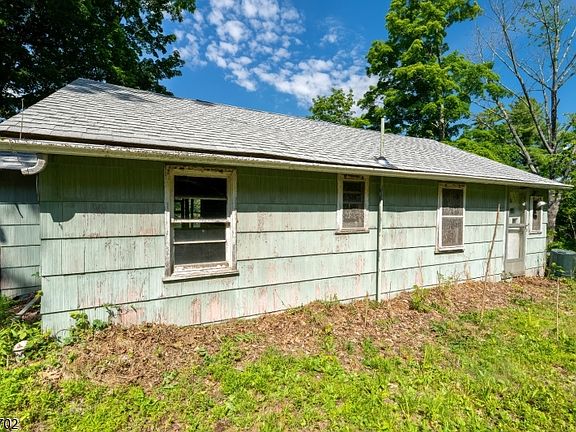 3rd image of 19 Lake Grinnell Ln