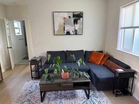 5th image of 215 English St #1/2
