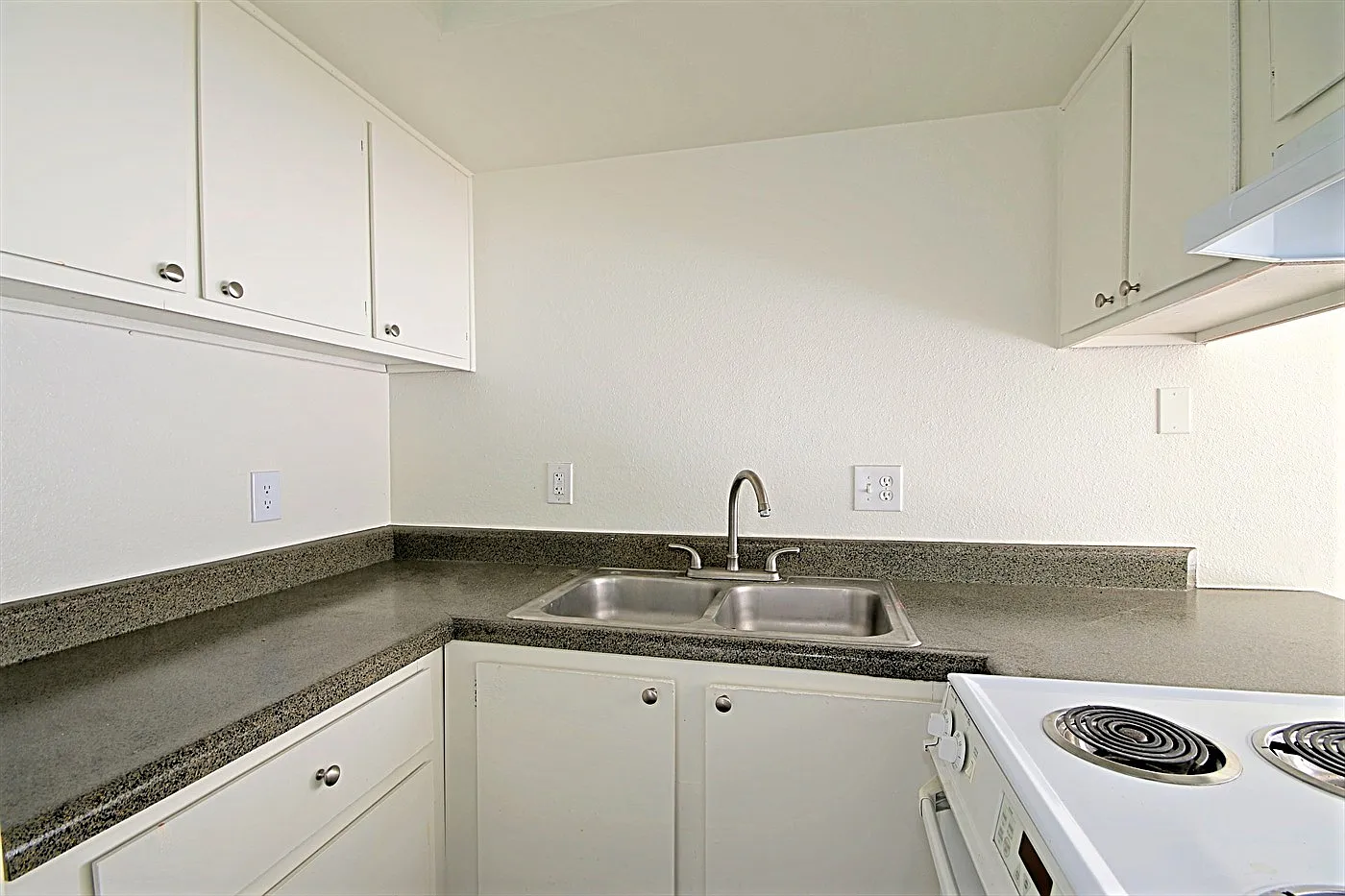 Suite 16 — Photo 2