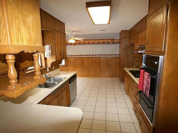 5th image of 2310 Valleywood Dr