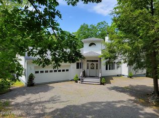 142 Eisenhower Dr, Lords Valley, PA 18428