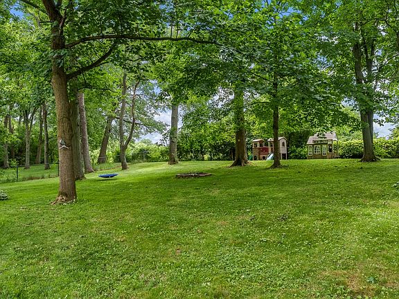 5th image of 3877 Silver Fox Dr