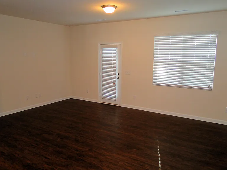 8814 Commons Townes Dr — Photo 6