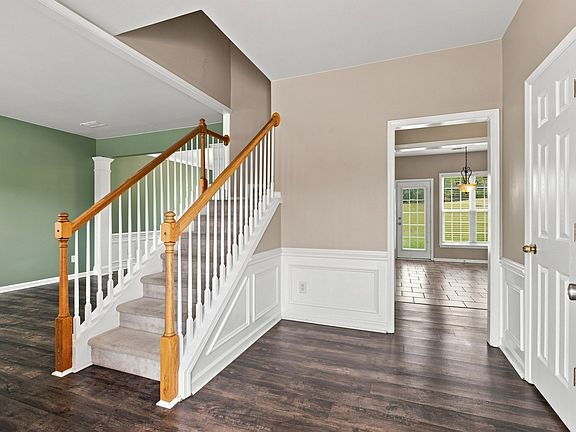 5th image of 2408 Newberry Ln