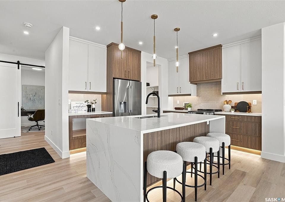 1st image of 102 Cockcroft MANOR