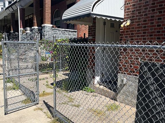 3rd image of 4931 Warrington Ave Side 3