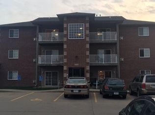 4130 100th St APT 3, Urbandale, IA 50322