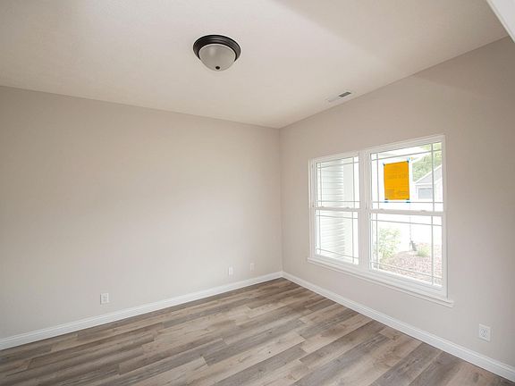 4th image of 3524 Collier Dr