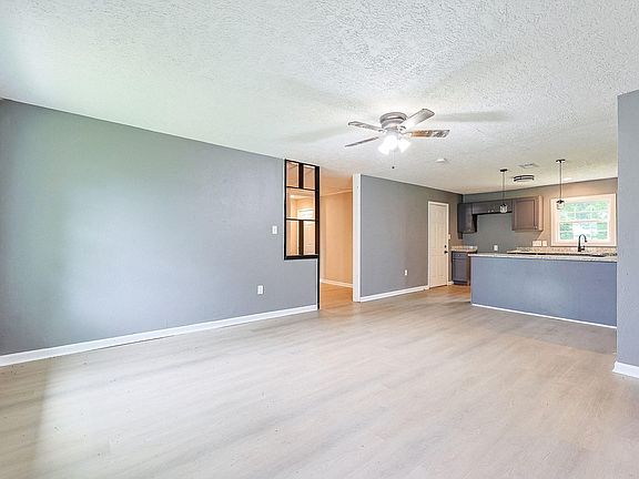 5th image of 5839 Southurst St
