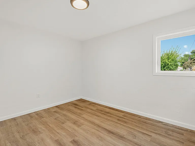 1023 W Congress St — Photo 9