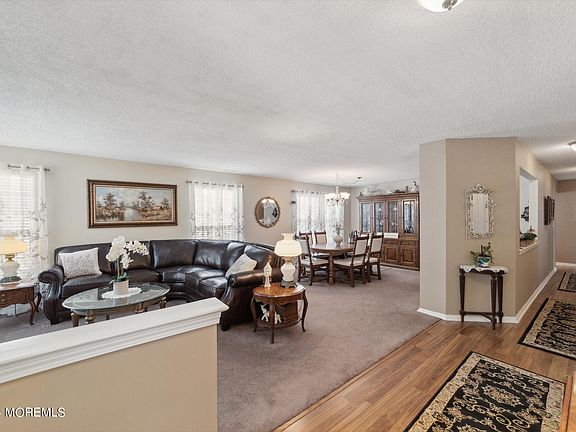 3rd image of 620 Bedford Lane