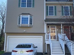 12 Crestview Cir, Londonderry, NH 03053