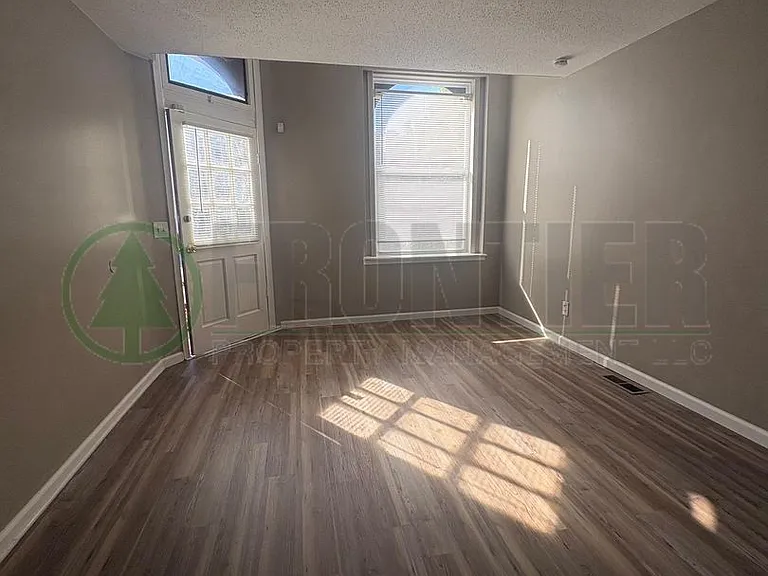 1717 S Tucker Blvd — Photo 7