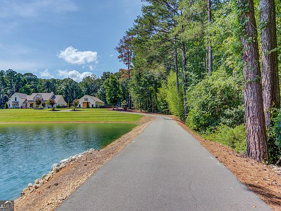 3rd image of 1092 Stewart Rd