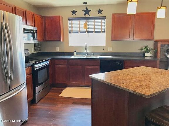 5th image of 444 Greenmeadow Ct SE