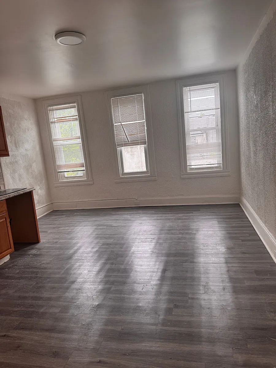 Building Photo - 711 N Fremont Ave #C