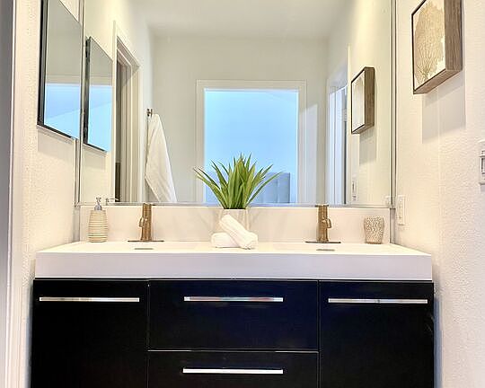 4th image of 1224 S Saltair Ave APT 3