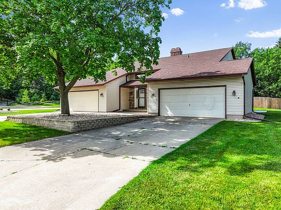 2nd image of 2596 Parkwood Dr #2596