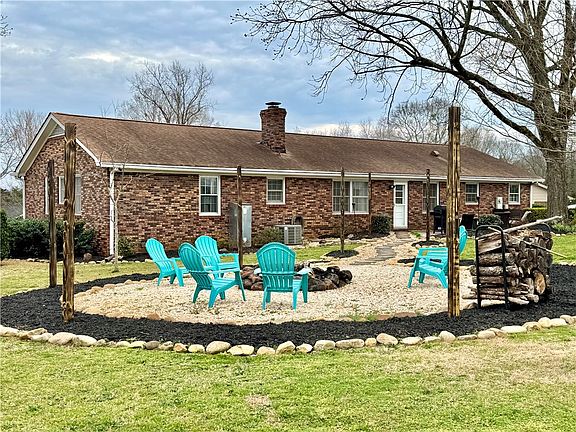 4th image of 104 Lark Ln