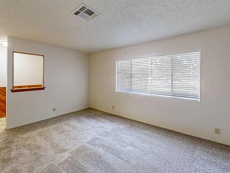472 Roosevelt St — Photo 9