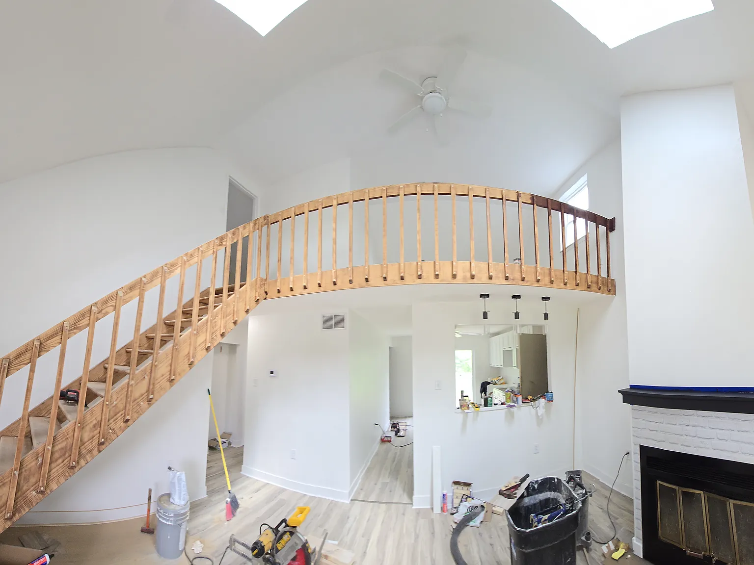 3 bed, 2200 sqft, $3,199 — Photo 2