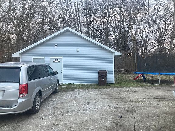 5th image of 2222 N Main St