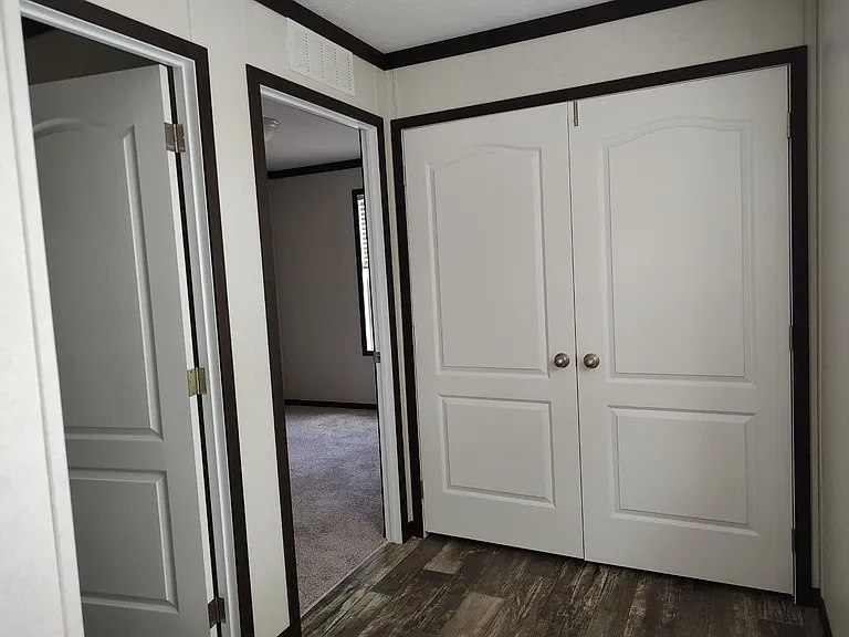 Avon Lakes Estates — Photo 11