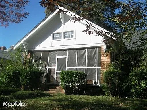 404 Linden Ave NE photo 1
