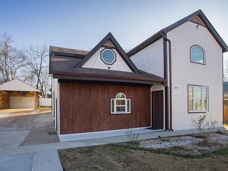 239 E Bledsoe St — Photo 6
