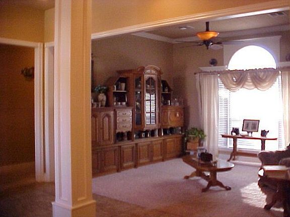 4th image of 1442 NE Independence Ave