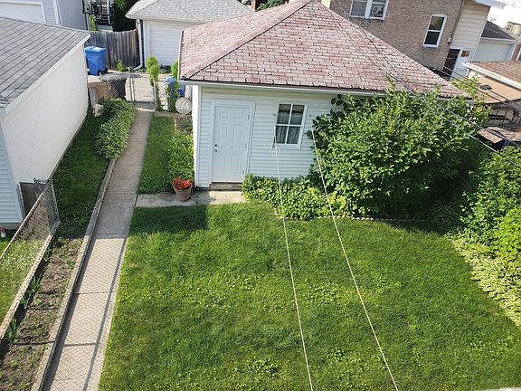 2nd image of 4930 W Waveland Ave #2