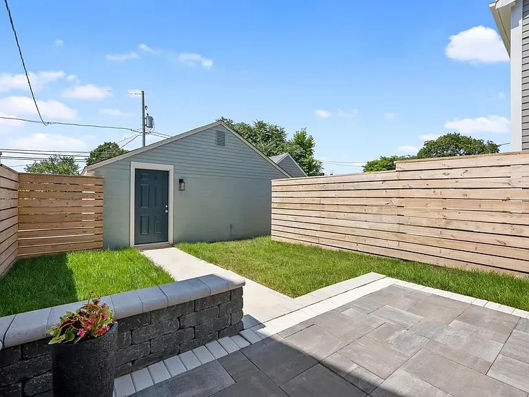 845 Summit St — Photo 2