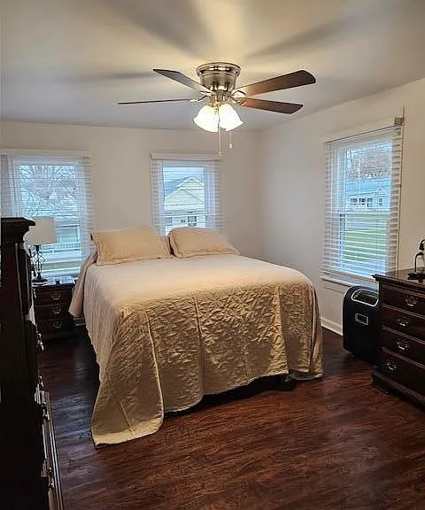 Master Bedroom with motorized new mattress where the head and feet can lift.