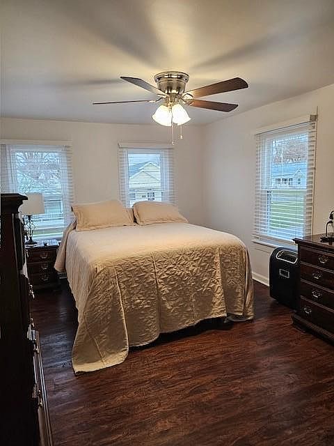 Master Bedroom with motorized new mattress where the head and feet can lift.
