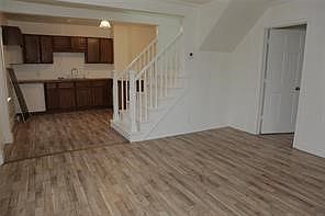 3rd image of 425 NE Broadway Ave