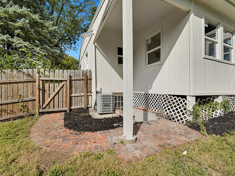 3605 SW Pryor Rd — Photo 19