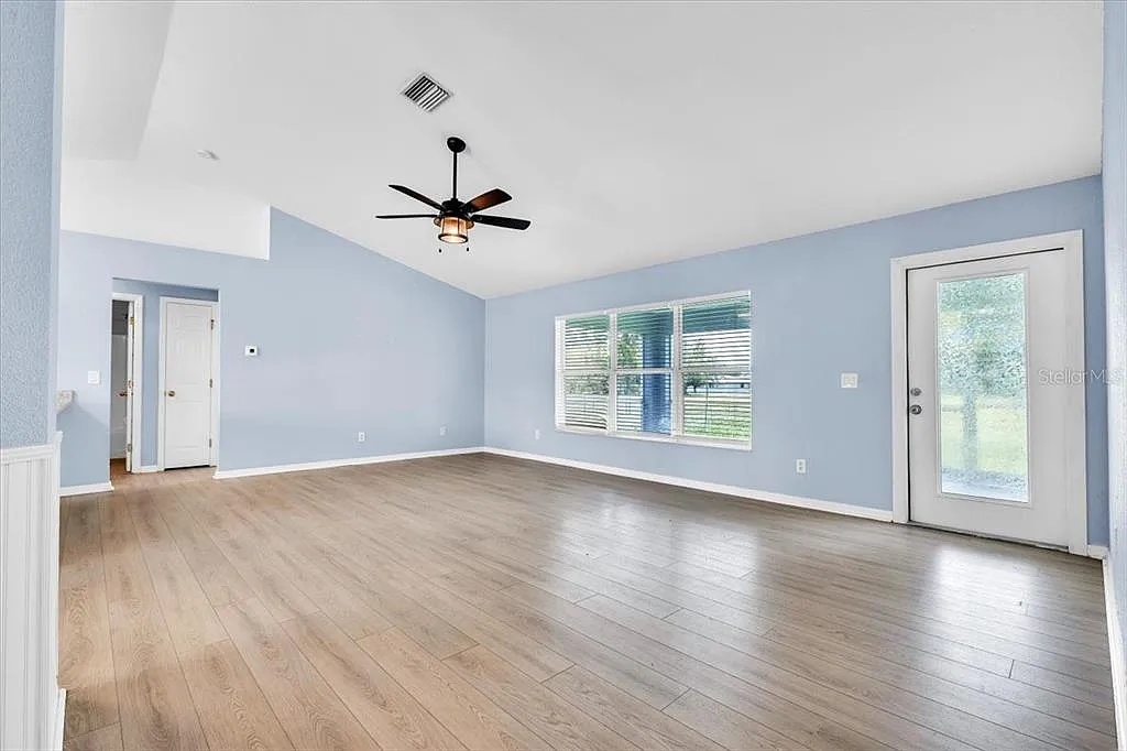 3 bed, 2.0 bath, 1569 sqft, $2,200 — Photo 3