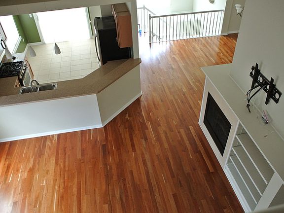 5th image of 352 W Legend Ct