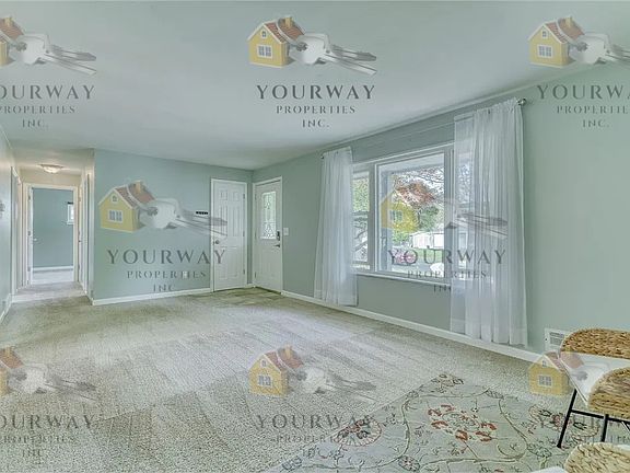 4th image of 18 Blueberry Cres