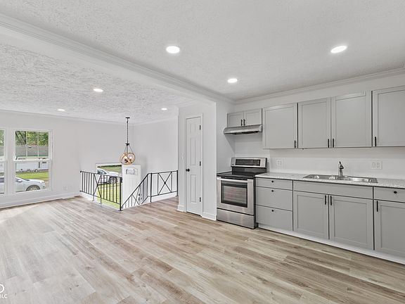 4th image of 3855 Bennett Dr