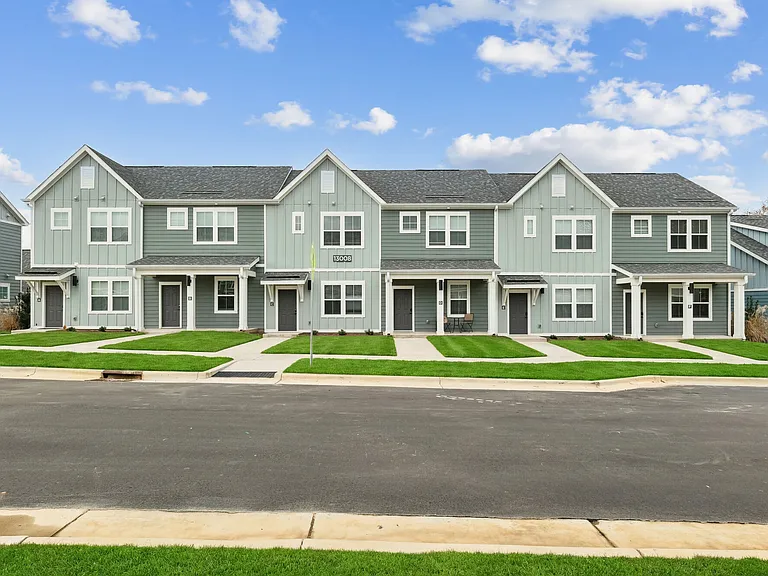 Hamlet Huntersville - Homes & Townhomes for Rent — Photo 23